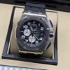 Audemars Piguet — esfera negra con detalles verdes y correa negra