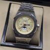 Audemars Piguet — esfera en tono dorado con subesferas y brazalete plateado