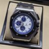 Audemars Piguet — esfera blanca con subesferas azules y bisel negro