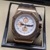 Audemars Piguet — esfera blanca con subesferas doradas y caja rosada
