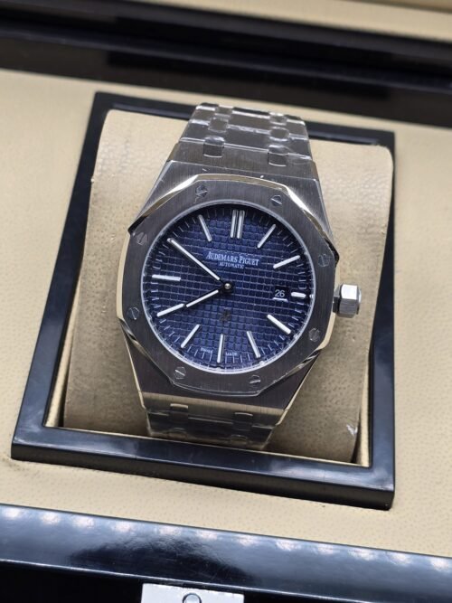 Audemars Piguet — esfera azul y brazalete plateado
