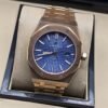 Audemars Piguet — esfera azul y brazalete dorado