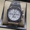 Audemars Piguet — esfera plateada con subesferas y brazalete plateado