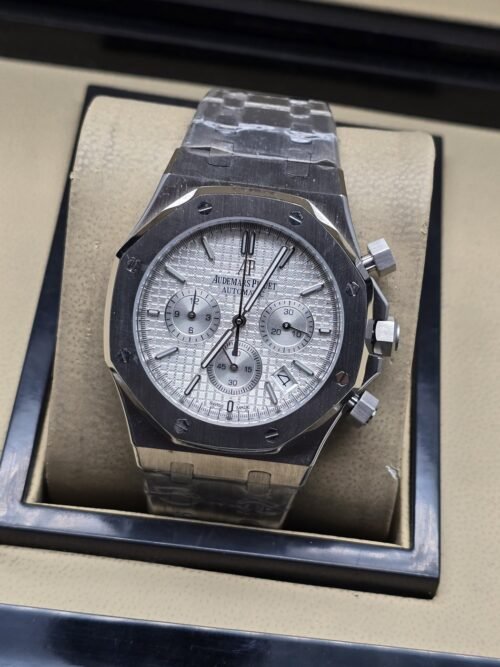 Audemars Piguet — esfera plateada con subesferas y brazalete plateado