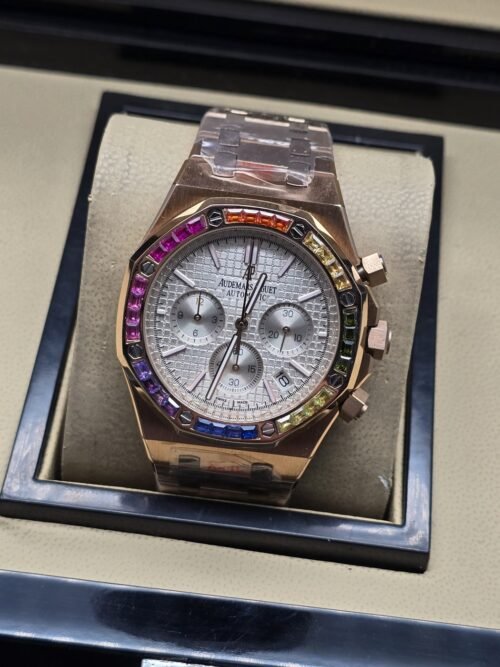 Audemars Piguet — esfera plateada con subesferas y bisel multicolor