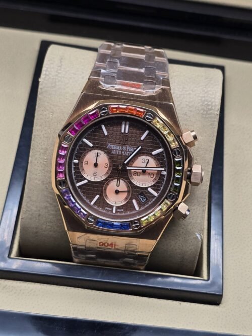Audemars Piguet — esfera oscura con subesferas rosadas y bisel multicolor