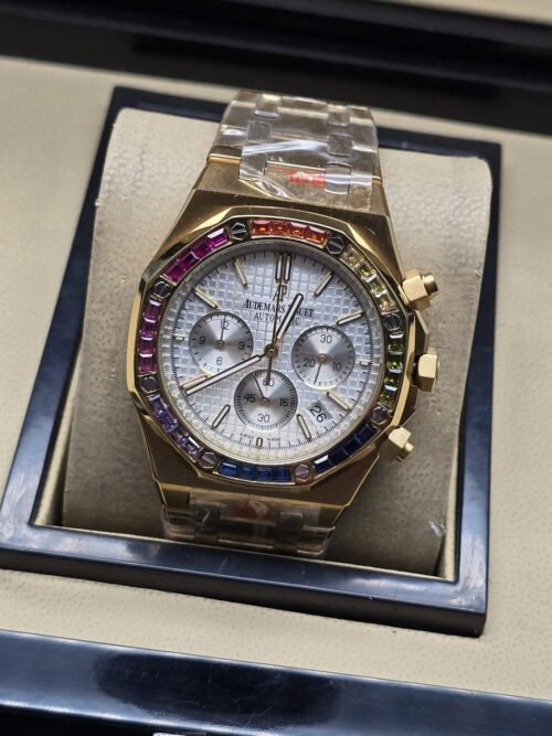 Audemars Piguet — esfera clara con subesferas y brazalete dorado multicolor