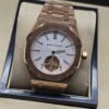 Audemars Piguet — esfera blanca con apertura y brazalete rosado