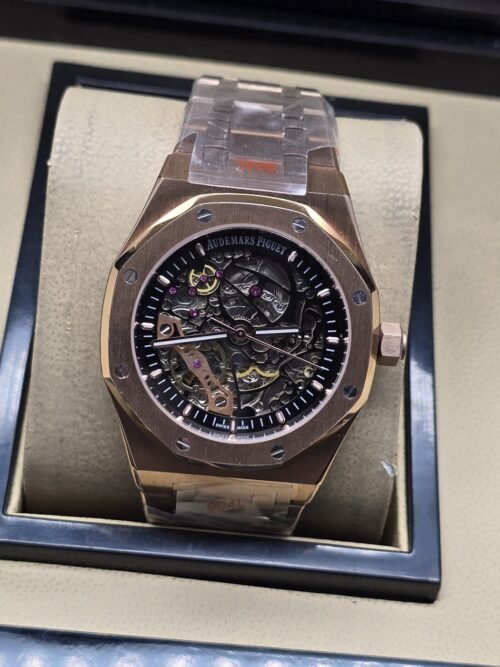 Audemars Piguet — esfera abierta negra y brazalete rosado