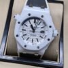 Audemars Piguet — esfera blanca deportiva y caja blanca