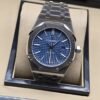 Audemars Piguet — esfera azul clara texturizada y brazalete plateado