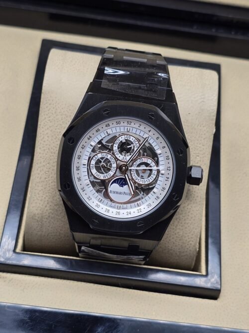Audemars Piguet — esfera abierta clara y caja negra