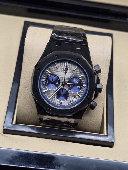 Audemars Piguet — esfera clara con subesferas azules y brazalete oscuro