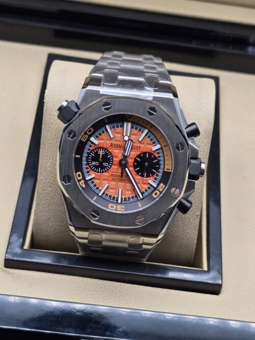 Audemars Piguet — esfera naranja con subesferas negras y brazalete plateado