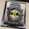 Audemars Piguet — esfera amarilla con subesferas negras y brazalete plateado