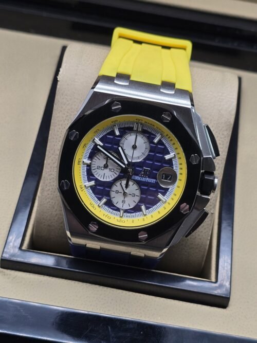 Audemars Piguet — esfera azul con subesferas y correa amarilla
