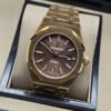 Audemars Piguet — esfera marrón y brazalete dorado