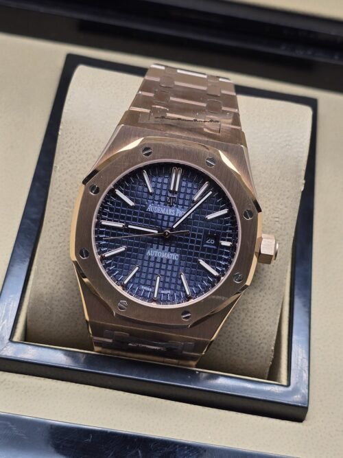 Audemars Piguet — esfera azul y brazalete rosado