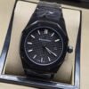Audemars Piguet — esfera negra texturizada y brazalete oscuro