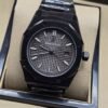 Audemars Piguet — esfera gris y brazalete oscuro