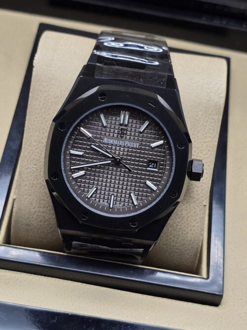 Audemars Piguet — esfera gris y brazalete oscuro