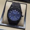 Audemars Piguet — esfera azul y brazalete oscuro