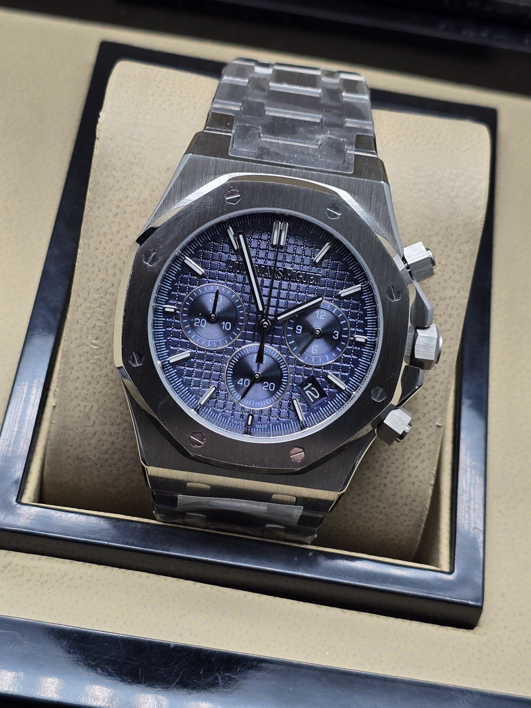 Audemars Piguet — esfera azul con subesferas y caja plateada