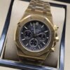 Audemars Piguet — esfera negra con subesferas y brazalete dorado