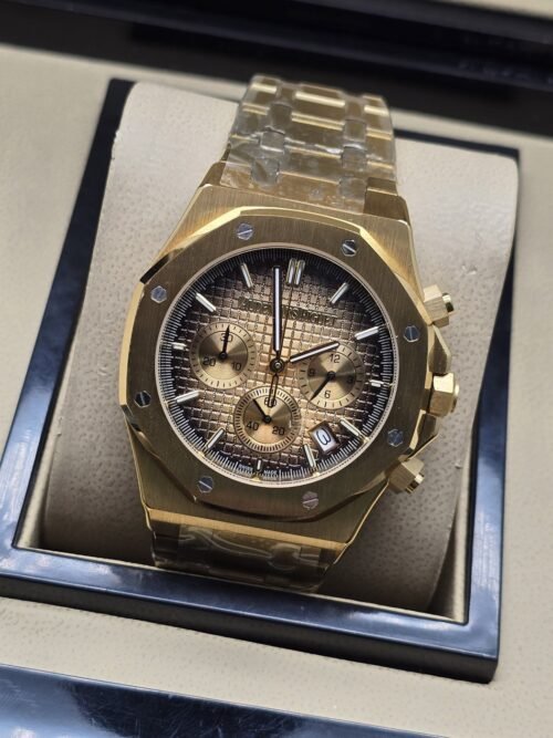 Audemars Piguet — esfera dorada con subesferas y caja dorada