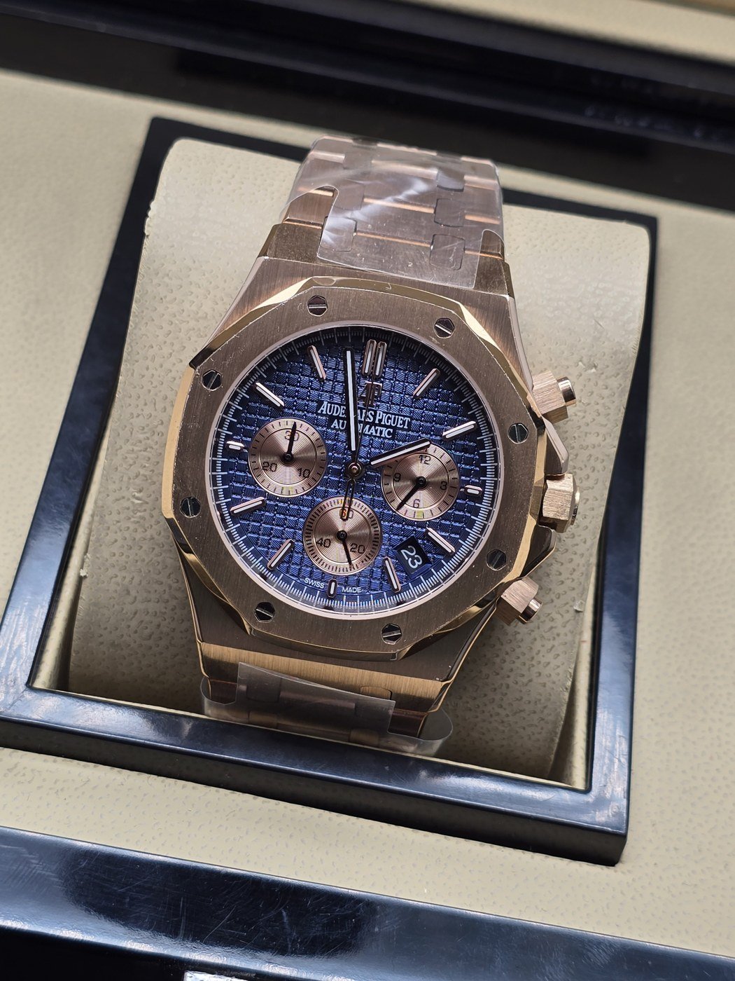 Audemars Piguet — esfera azul con subesferas rosadas