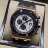 Audemars Piguet — esfera blanca con subesferas negras y caja bicolor