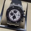 Audemars Piguet — esfera blanca con subesferas negras y correa negra