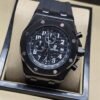 Audemars Piguet — esfera negra con subesferas oscuras y correa negra