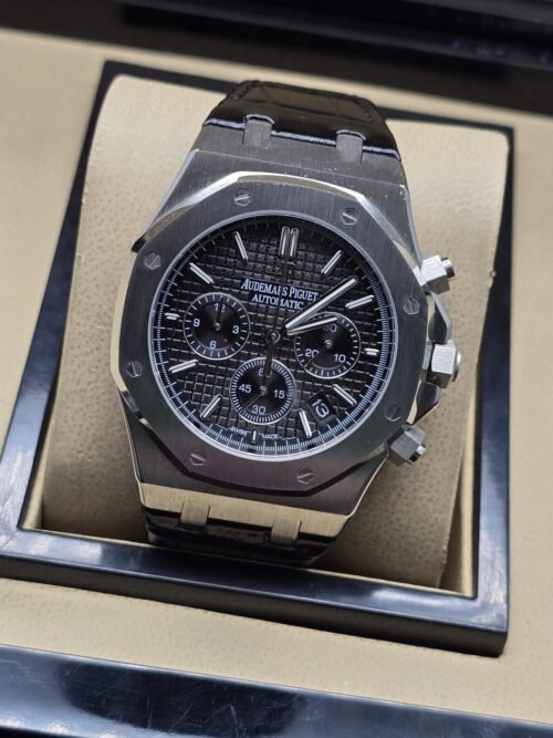 Audemars Piguet — esfera negra con subesferas y bisel plateado