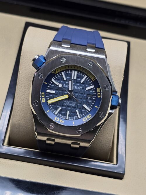 Audemars Piguet — esfera azul con detalles amarillos y correa azul