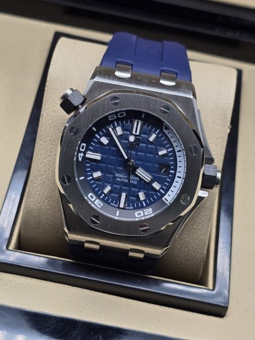 Audemars Piguet — esfera azul deportiva y correa azul