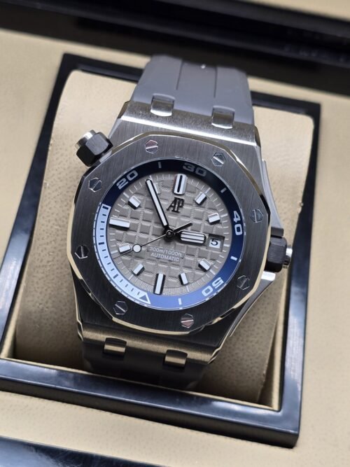 Audemars Piguet — esfera gris deportiva y correa gris