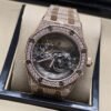 Audemars Piguet — esfera abierta y caja con detalles brillantes
