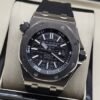 Audemars Piguet — esfera negra deportiva y caja plateada