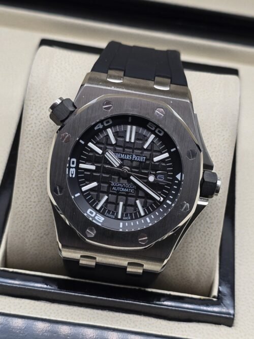Audemars Piguet — esfera negra deportiva y caja plateada
