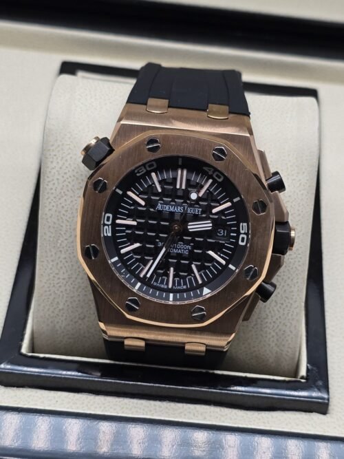 Audemars Piguet — esfera negra deportiva y caja rosada
