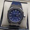 Audemars Piguet — esfera azul de diseño sencillo y correa azul