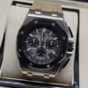 Audemars Piguet — esfera negra con subesferas y correa beige