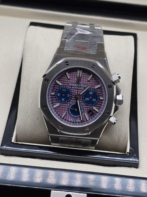 Audemars Piguet — esfera rosada con subesferas azules y brazalete plateado