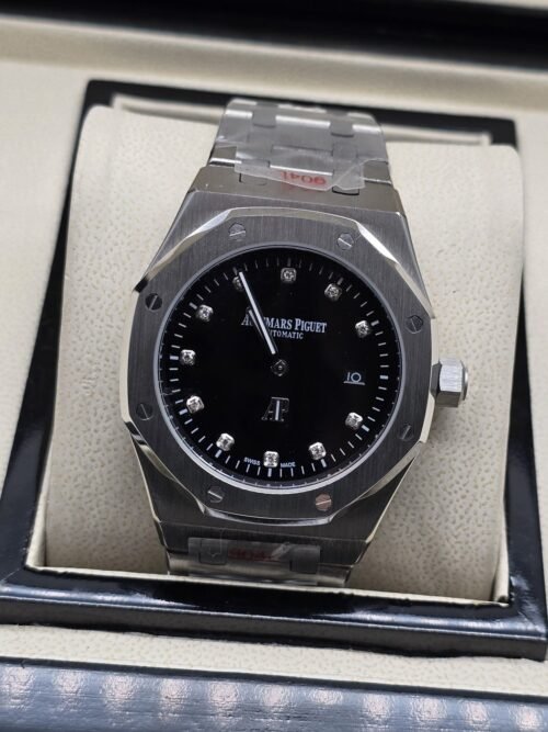 Audemars Piguet — esfera negra con indicadores brillantes