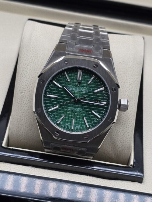 Audemars Piguet — esfera verde texturizada y brazalete plateado