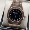 Audemars Piguet — esfera negra con indicadores brillantes y caja rosada