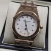Audemars Piguet — esfera blanca con indicadores brillantes y caja rosada