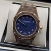 Audemars Piguet — esfera azul con indicadores brillantes y caja rosada