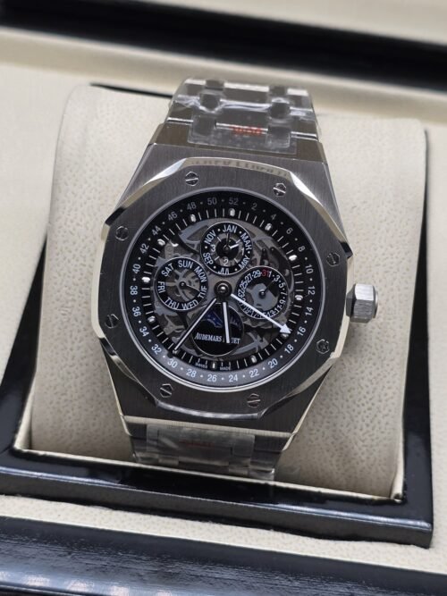 Audemars Piguet — esfera abierta negra y brazalete plateado